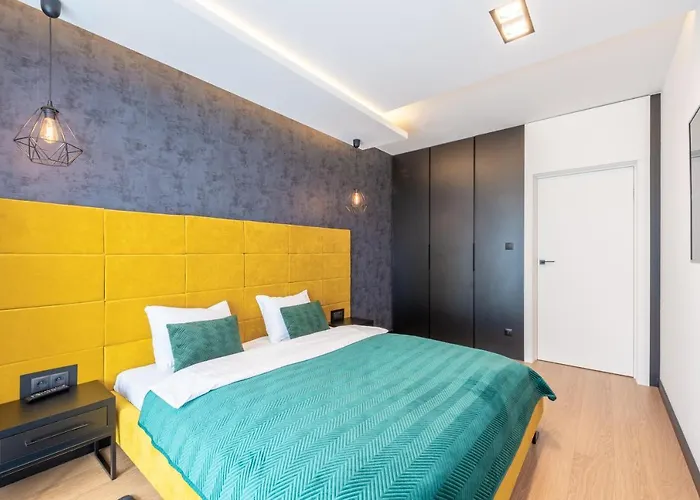 アパート Golden ロゴボ